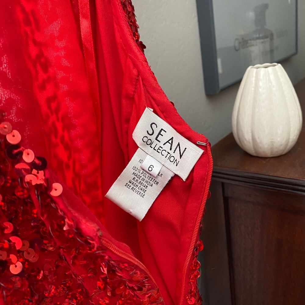Sz 0-2 Red Sequin Backless Gown By Sean Collection - image 4